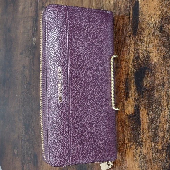 Michael Kors Plum Leather Mercer Zip Around Wallet - Picture 1 of 12
